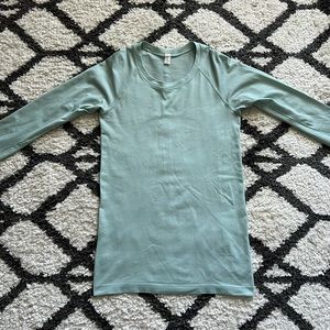 Lululemon longsleeve swiftly tech size 6